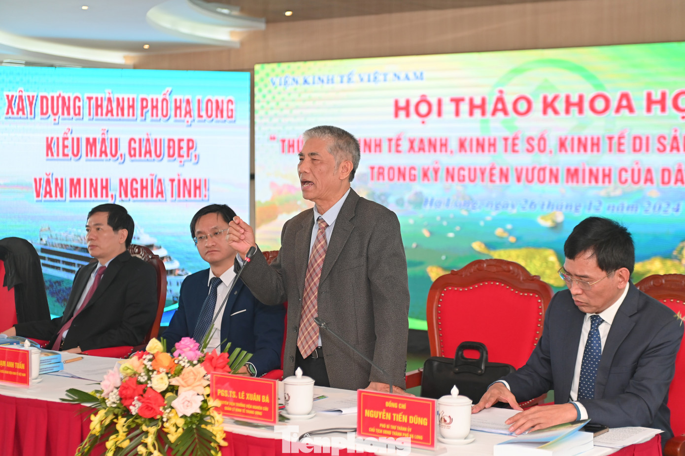 Các diễn giả tham gia đóng góp cho Hạ Long xây dựng nền kinh tế xanh, kinh tế số, kinh tế di sản. Ảnh: Quốc Nam.