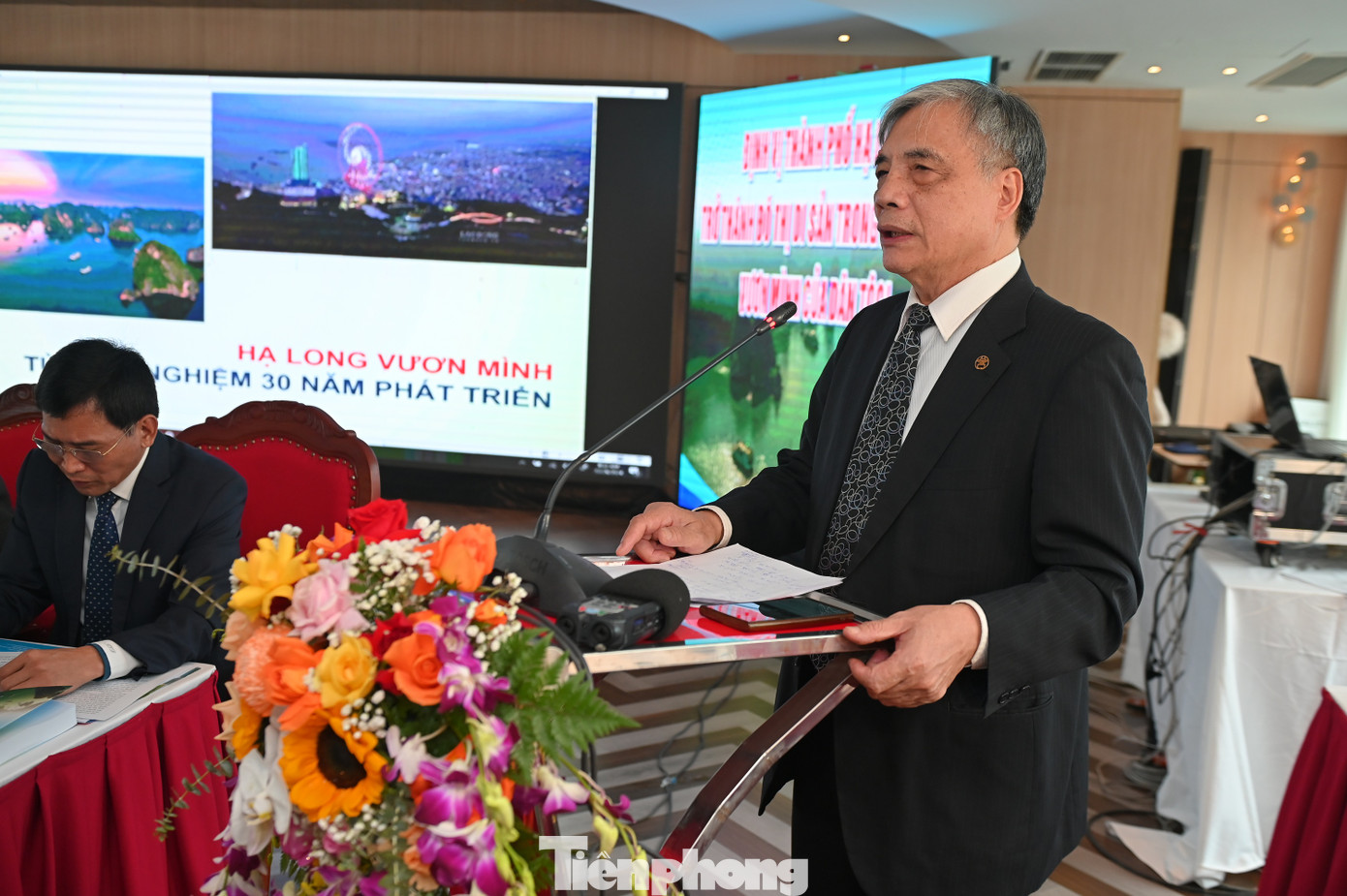 Các diễn giả tham gia đóng góp cho Hạ Long xây dựng nền kinh tế xanh, kinh tế số, kinh tế di sản. Ảnh: Quốc Nam.