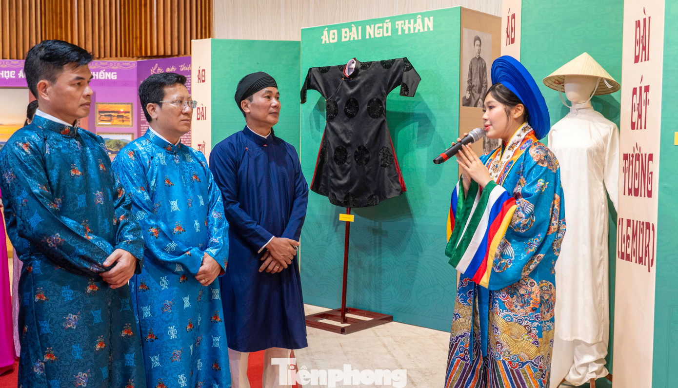 Triển lãm chuyên đề Áo dài Việt Nam qua các thời kỳ lịch sử được tổ chức theo phương thức hiện đại, ứng dụng công nghệ số trong thuyết minh, trưng bày, tương tác. Toàn bộ không gian triển lãm được đầu tư công phu, khoa học, đảm bảo tính thẩm mỹ, phù hợp với các nhóm công chúng tham quan, nghiên cứu, học tập, trải nghiệm.