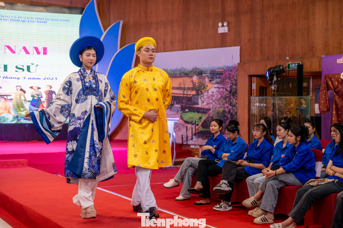 "Tà áo dài Việt Nam không chỉ là biểu tượng thẩm mỹ mà còn là hiện thân văn hóa mang đậm hồn cốt dân tộc. Qua mỗi thời kỳ lịch sử, áo dài không ngừng được gìn giữ, sáng tạo và phát triển, kế thừa truyền thống, thể hiện hơi thở hiện đại của đời sống văn hóa Việt Nam. Đặc biệt, vùng đất cố đô Huế, nơi được tôn vinh là Kinh đô áo dài chính là một trung tâm văn hóa tiêu biểu, lưu giữ giá trị cốt lõi, tinh hoa về trang phục truyền thống", Giám đốc Bảo tàng Quảng Ninh chia sẻ.