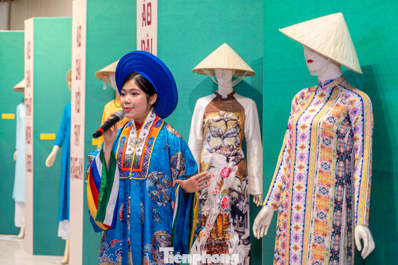 Triển lãm chuyên đề Áo dài Việt Nam qua các thời kỳ lịch sử được tổ chức theo phương thức hiện đại, ứng dụng công nghệ số trong thuyết minh, trưng bày, tương tác. Toàn bộ không gian triển lãm được đầu tư công phu, khoa học, đảm bảo tính thẩm mỹ, phù hợp với các nhóm công chúng tham quan, nghiên cứu, học tập, trải nghiệm.