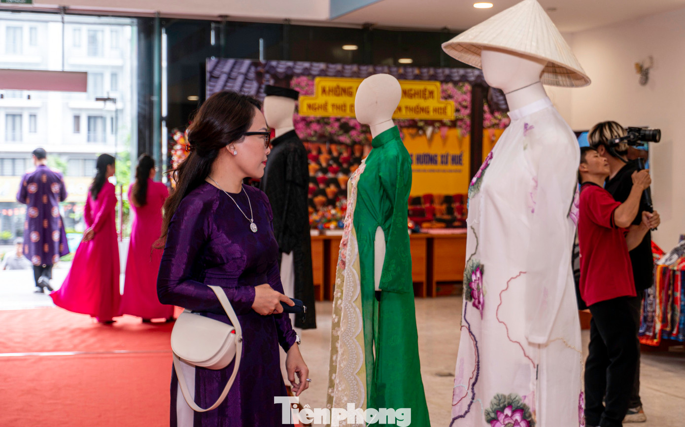 Đây là hoạt động văn hóa chào mừng các ngày lễ lớn của đất nước, kỷ niệm 135 năm Ngày sinh Chủ tịch Hồ Chí Minh (19/5/1890-19/5/2025), 50 năm ngày Giải phóng miền Nam, thống nhất đất nước (30/4/1975-30/4/2025), 70 năm Ngày Giải phóng khu Mỏ (25/4/1955-25/4/2025) và hưởng ứng Năm Du lịch quốc gia Huế 2025.