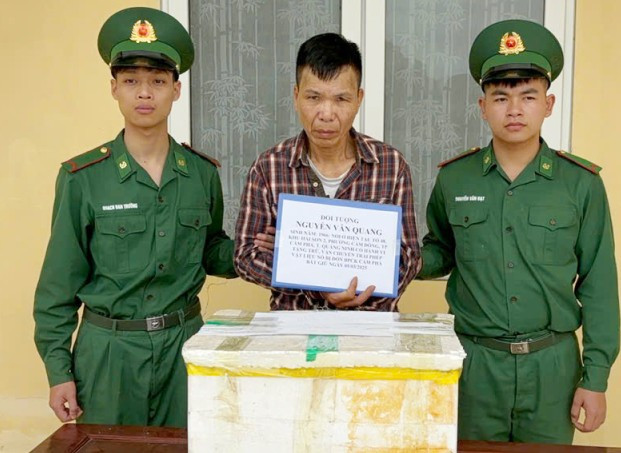 Ông Quang bị bắt giữ cùng tang vật là 10 kg thuốc nổ.