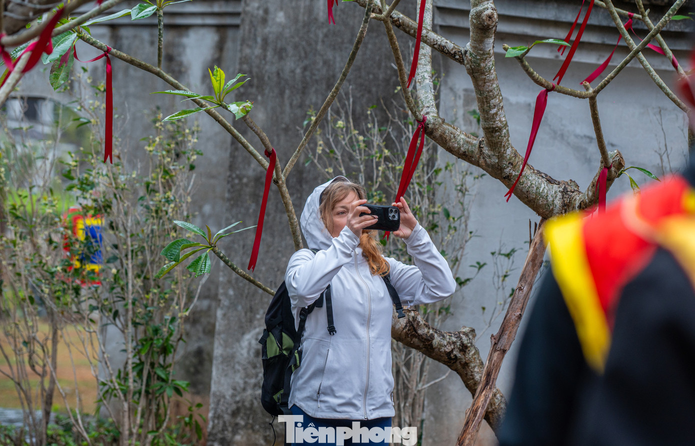 Tham gia lễ khai hội còn có sự góp mặt của những vị khách quốc tế.