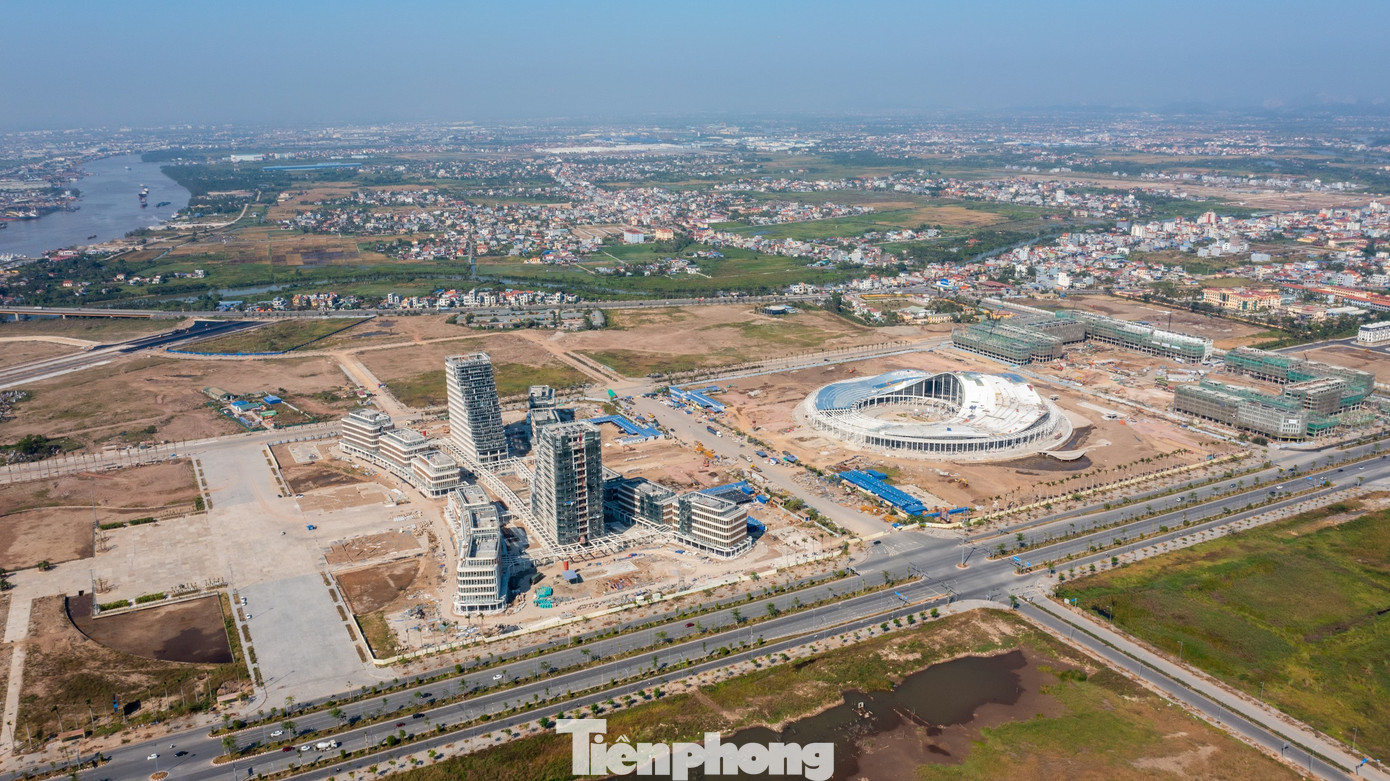 Theo UBND TP Hải Phòng, hội trường lớn ngoài việc tổ chức các hội nghị còn có các cuộc biểu diễn quy mô lớn mang tầm quốc gia và quốc tế. Hội trường đa năng có gần 500 chỗ ngồi, phòng họp bàn tròn với 100 chỗ ngồi và hơn 10 phòng họp nhỏ có từ 20 đến 100 chỗ ngồi/phòng…