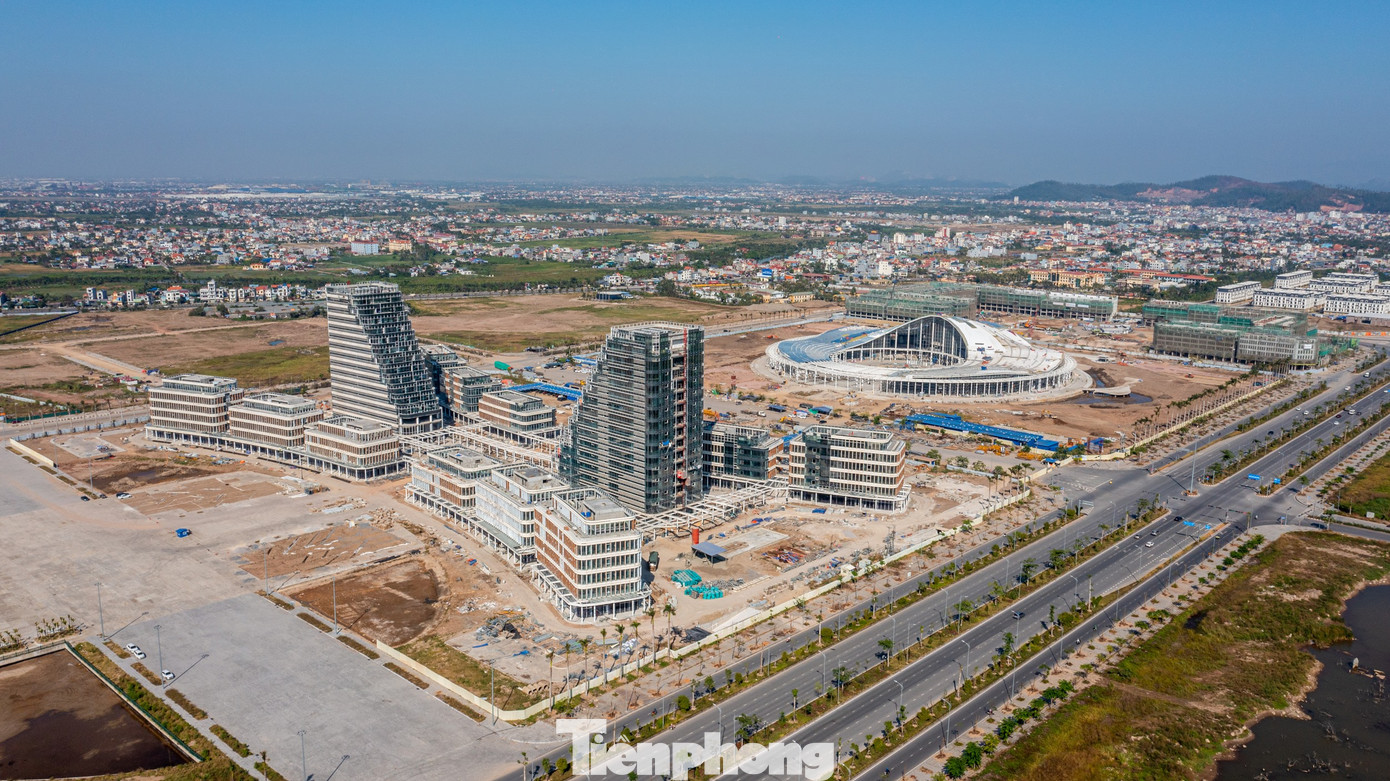 Đến nay, sau gần 2 năm, hai công trình được coi là biểu tượng mới của thành phố Hải Phòng đang dần hình thành và sẵn sàng đi vào hoạt động trong năm 2025.