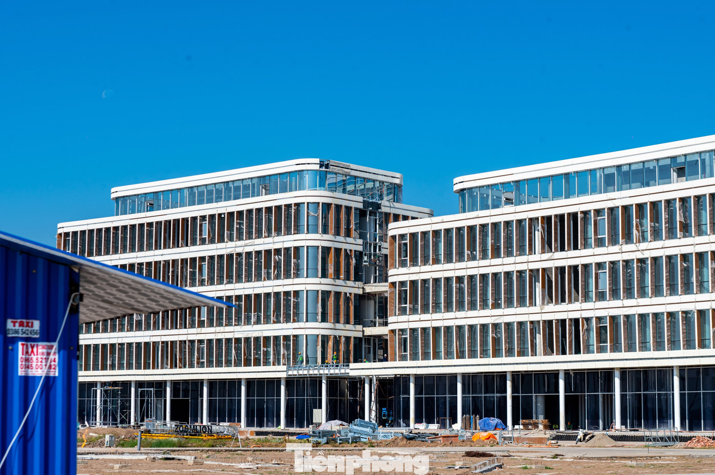 Ghi nhận của PV Tiền Phong, đến thời điểm hiện tại các khối nhà trong tổng thể quy hoạch đã được xây dựng xong và bắt đầu đi vào giai đoạn hoàn thiện.