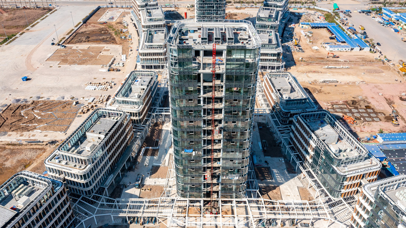 Dự án còn có các hạng mục xây dựng hệ thống kỹ thuật phụ trợ, các tuyến đường giao thông đối ngoại và hệ thống chiếu sáng, thoát nước mưa dọc tuyến đường.