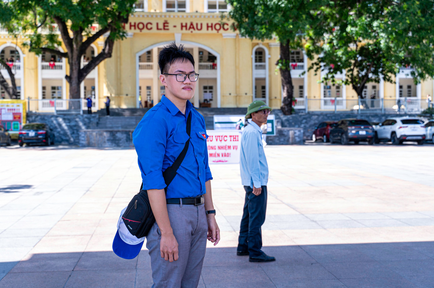 Ngoài ra, toàn tỉnh đã điều động khoảng 3.500 người thuộc ngành Giáo dục, Công an, Y tế, thanh niên tình nguyện… phục vụ cho kỳ thi. Ngoài ra, toàn tỉnh đã điều động khoảng 3.500 người thuộc ngành Giáo dục, Công an, Y tế, thanh niên tình nguyện… phục vụ cho kỳ thi.