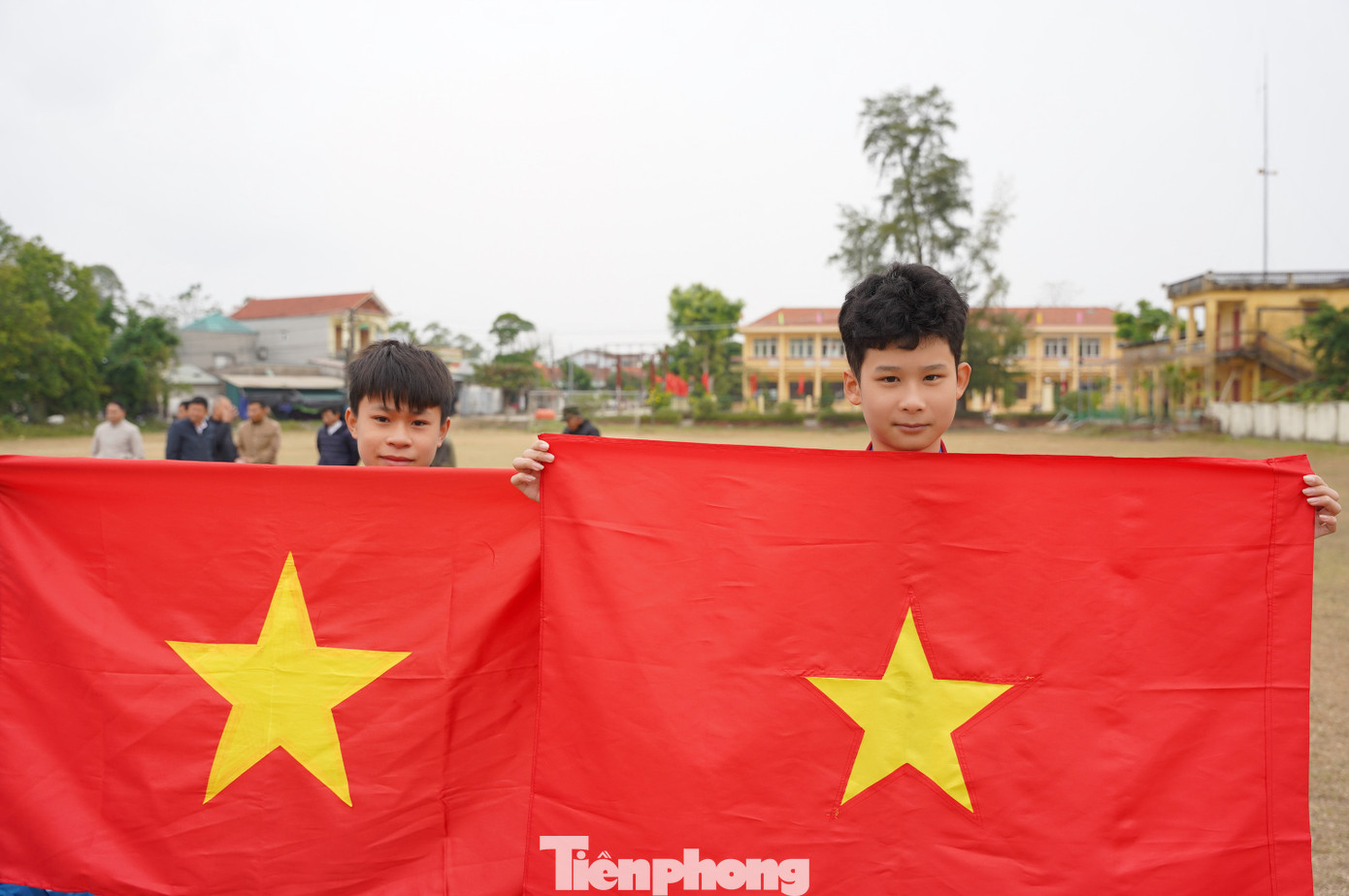 Đảo Vĩnh Thực là một hòn đảo nhỏ nằm ở phía Nam thành phố Móng Cái, Quảng Ninh, cách trung tâm thành phố chừng 20km. Diện tích đảo Vĩnh Thực khoảng 5.000ha, bao gồm 2 xã Vĩnh Thực và Vĩnh Trung. Đảo có vị trí chiến lược quan trọng về chủ quyền biển đảo cũng như an ninh, quốc phòng. Trên đảo, từ năm 1962 đã được đặt ngọn hải đăng trên đỉnh núi Đầu Tán ở phía Bắc đảo, được người dân nơi đây ví như “mắt thần” của biển đảo Đông Bắc.