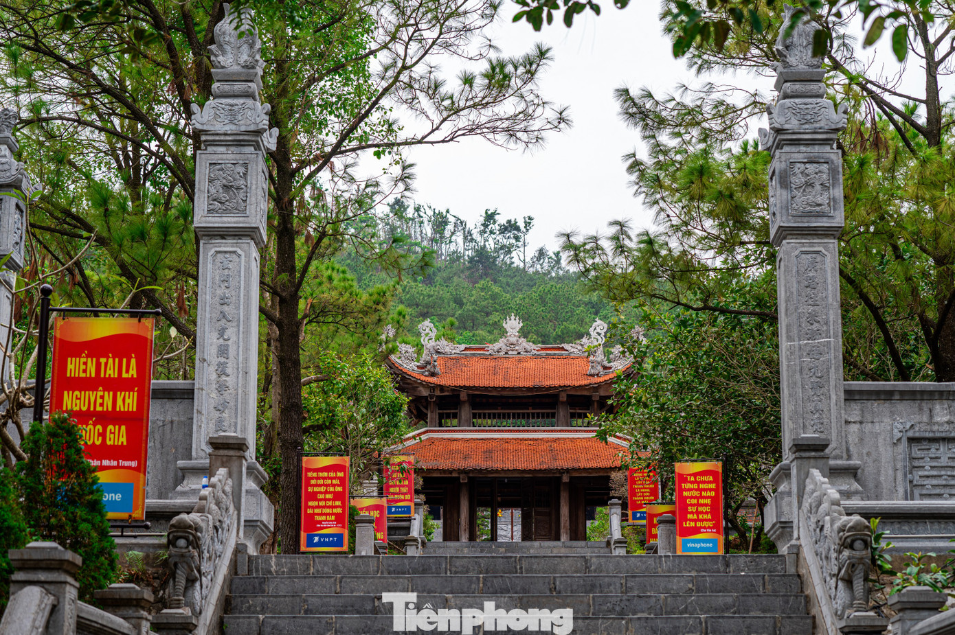 Năm 1370, Trần Nghệ Tông lên ngôi, nhiều lần ban chức nhưng ông một mực từ chối, để tiếp tục với nghề dạy học. Đến năm 1370, ông qua đời, thọ 78 tuổi. Sau khi ông mất, vua Trần Nghệ Tông cho thờ ông tại Văn Miếu cùng với Khổng Tử, Tứ phối và Thất thập nhị hiền…