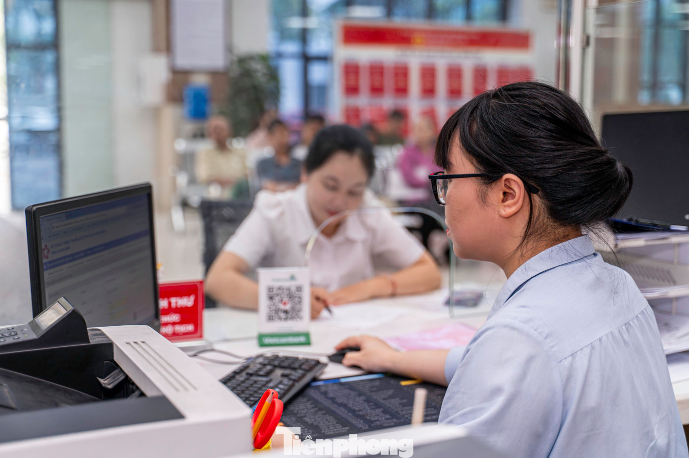 Trước đó, toàn bộ cán bộ, công chức, viên chức và người lao động Trung tâm Phục vụ HCC đã được hướng dẫn và thực hành trực tiếp quy trình tiếp nhận, giải quyết thủ tục hành chính hoàn thiện trên hệ thống thông tin giải quyết thủ tục hành chính đối với thủ tục hành chính cấp xã, thủ tục hành chính phi địa giới.