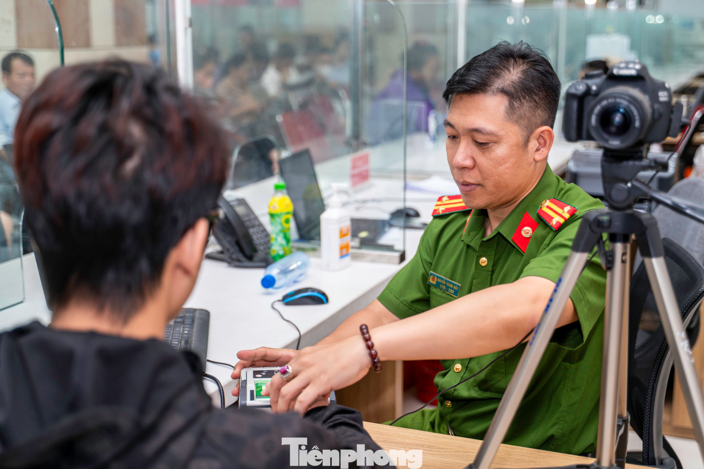 Theo mô hình của Trung tâm phục vụ HCC một cấp, các thủ tục như cấp CCCD, tư pháp, thuế... sẽ được liên thông và trực tiếp làm tại 54 Trung tâm Phục vụ hành chính công tại các xã, phường, đặc khu.