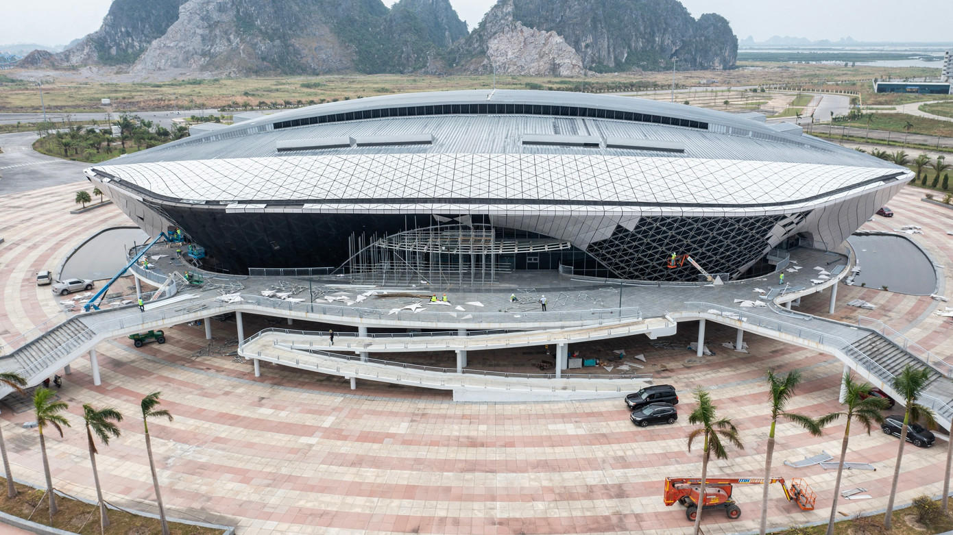 Trong đó ưu tiên sửa chữa các công trình phục vụ các hoạt động tầm cỡ quốc gia và của tỉnh như Nhà thi đấu 5000 chỗ Đại Yên, Trung tâm tổ chức hội nghị tỉnh. Thời điểm hiện tại, một số công trình đã được đơn vị nhà thầu sửa chữa xong.