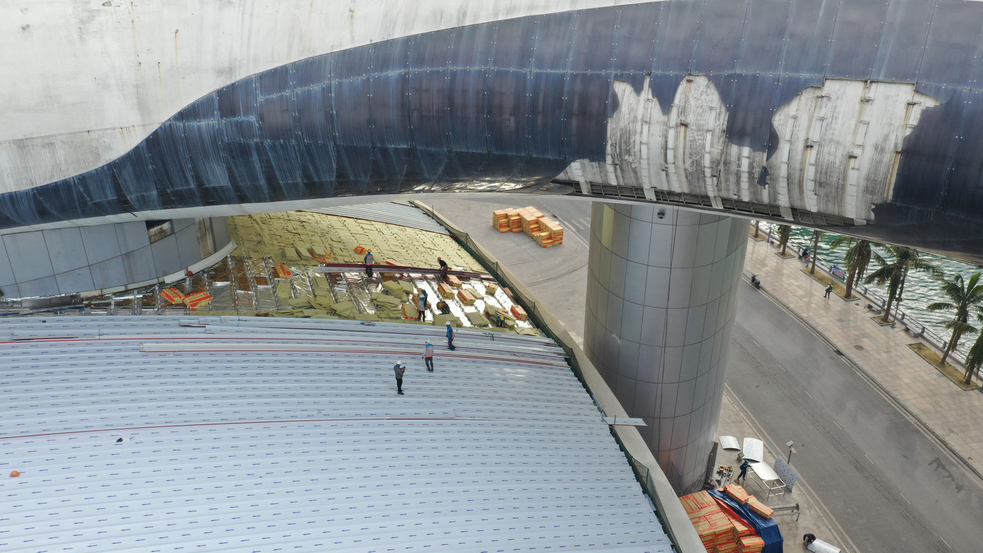 Tại Cung Quy hoạch, Hội chợ và Triển lãm tỉnh, bão cuốn bay toàn bộ phần mái vòm của cung và làm vỡ kính cường lực cũng như kính bảo vệ bên ngoài. Bảo tàng, thư viện tỉnh và Cột đồng hồ cũng bị bão gây hư hỏng kính cường lực và hệ thống đèn trang trí.