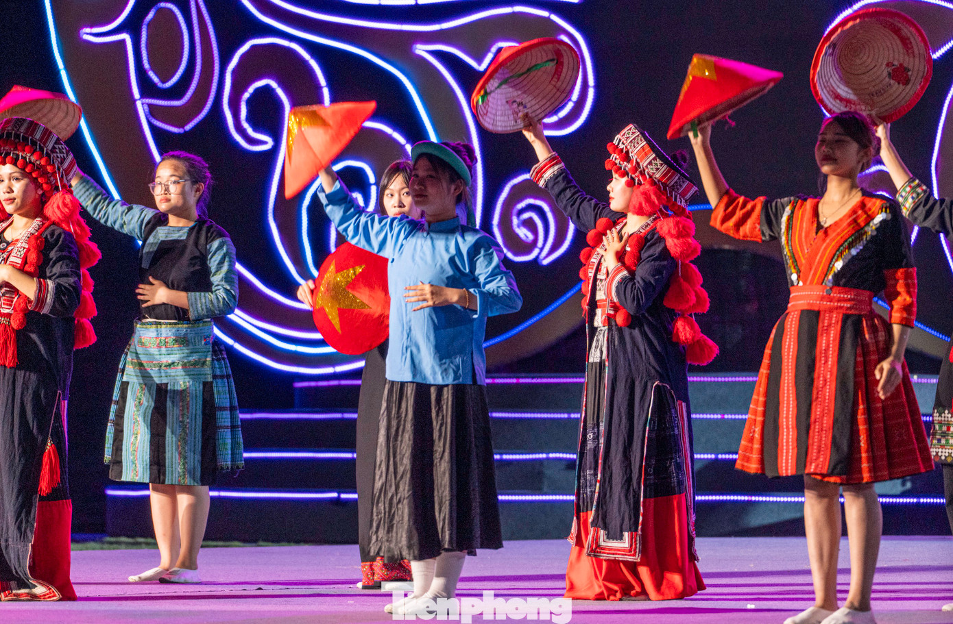 Với thông điệp xuyên suốt “Kết nối di sản - Tiên phong tỏa sáng”, sự kiện góp phần làm giàu bản sắc văn hóa vùng Đông Bắc, nâng cao vị thế du lịch Hạ Long - Quảng Ninh trên bản đồ quốc tế.