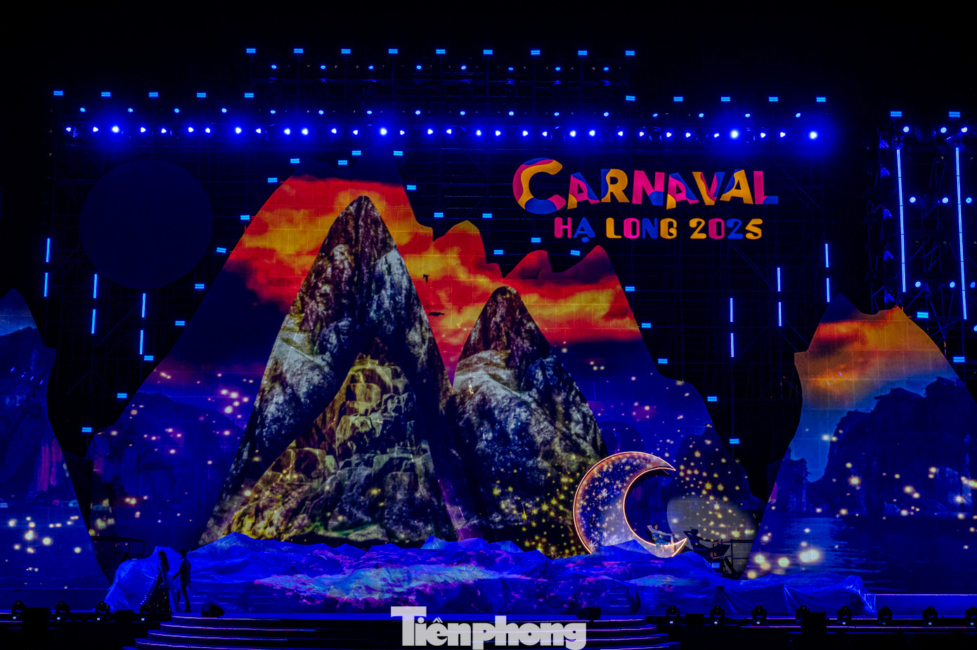 Tối 1/5, chương trình Carnaval Hạ Long 2025 với chủ đề “Kết nối Di sản - Tiên phong toả sáng” được tổ chức tại phường Bãi Cháy, TP Hạ Long, tỉnh Quảng Ninh.