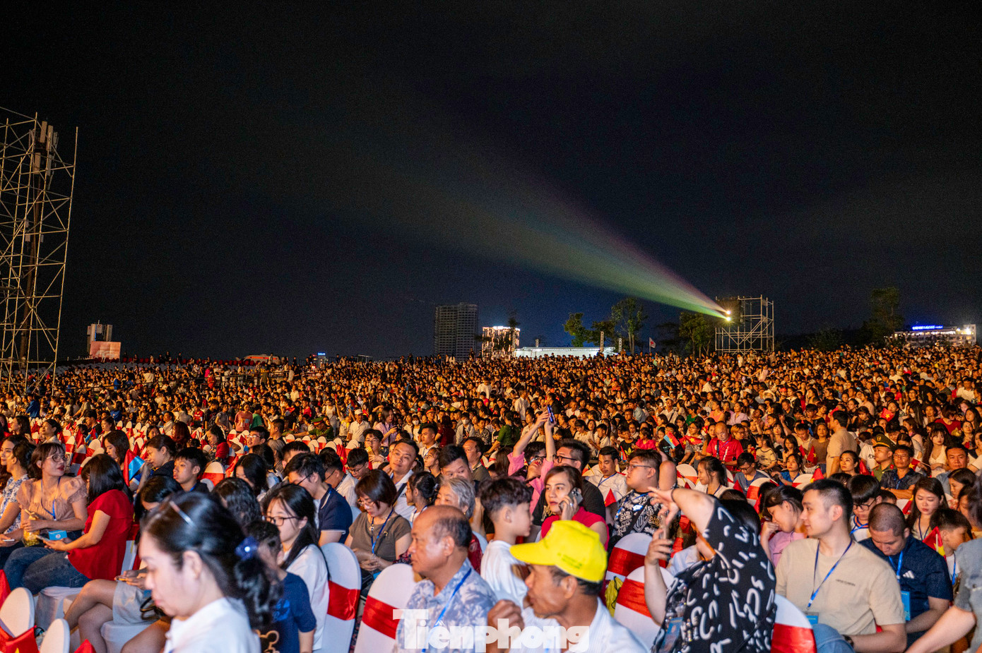 Sự kiện thu hút được trên 20.000 người dân và khách du lịch tới hòa mình vào bữa tiệc nghệ thuật sôi động kết hợp giữa âm thanh và ánh sáng.