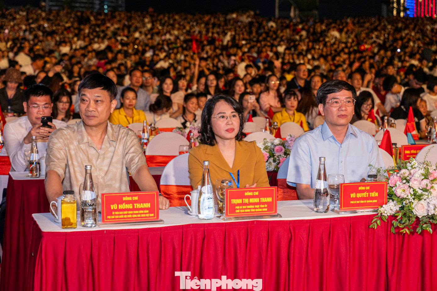 Tham dự chương trình có ông Nguyễn Xuân Thắng, Ủy viên Bộ Chính trị, Giám đốc Học viện Chính trị Quốc gia Hồ Chí Minh, Chủ tịch Hội đồng Lý luận Trung ương; Vũ Hồng Thanh, Phó Chủ tịch Quốc hội, đại diện các bộ, ngành trung ương và đại diện lãnh đạo tỉnh Quảng Ninh cũng như TP Hạ Long.