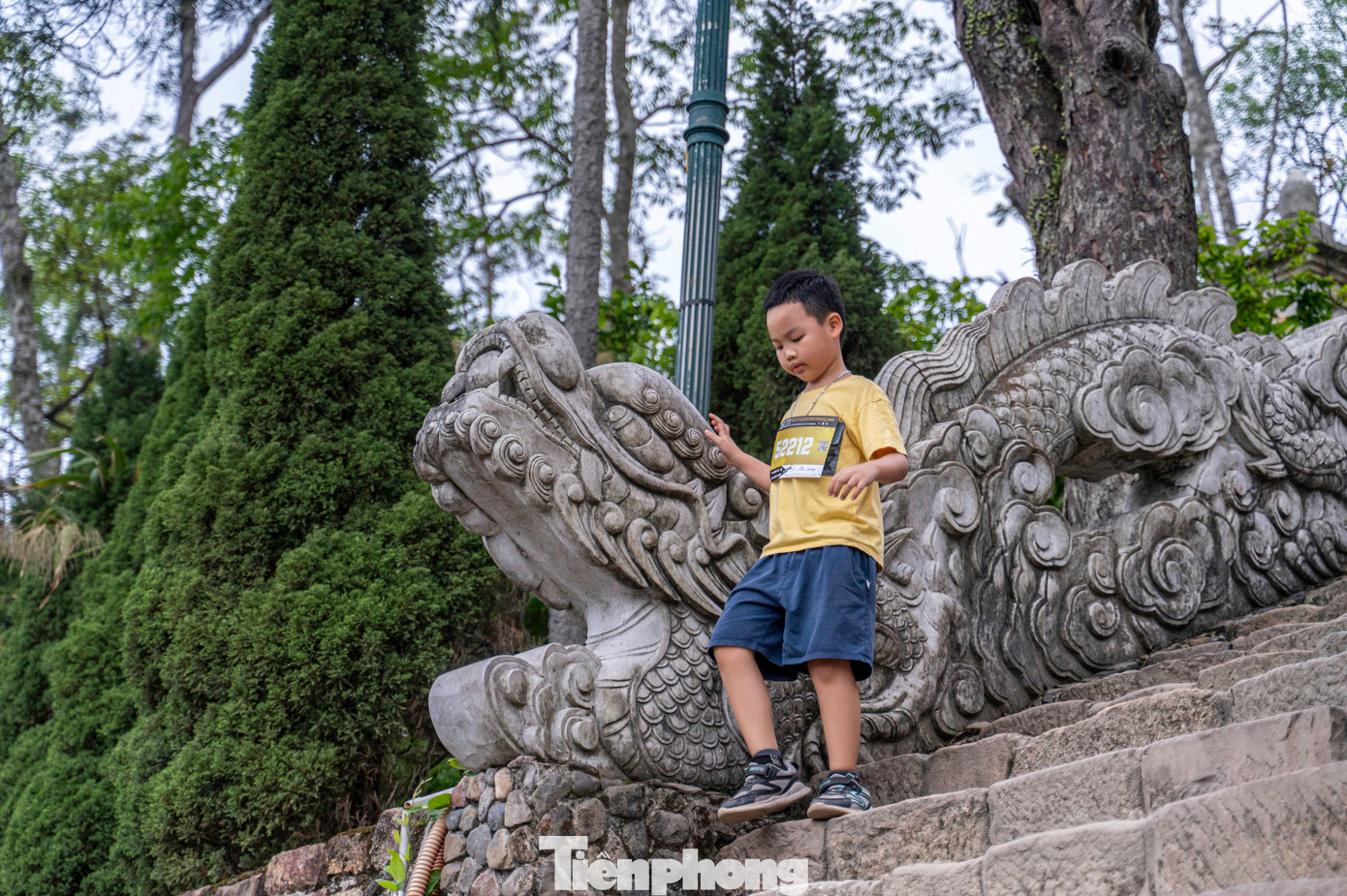 Nhiều gia đình đăng ký cho cả các bạn nhỏ tham gia giải leo núi. Nhiều gia đình đăng ký cho cả các bạn nhỏ tham gia giải leo núi.