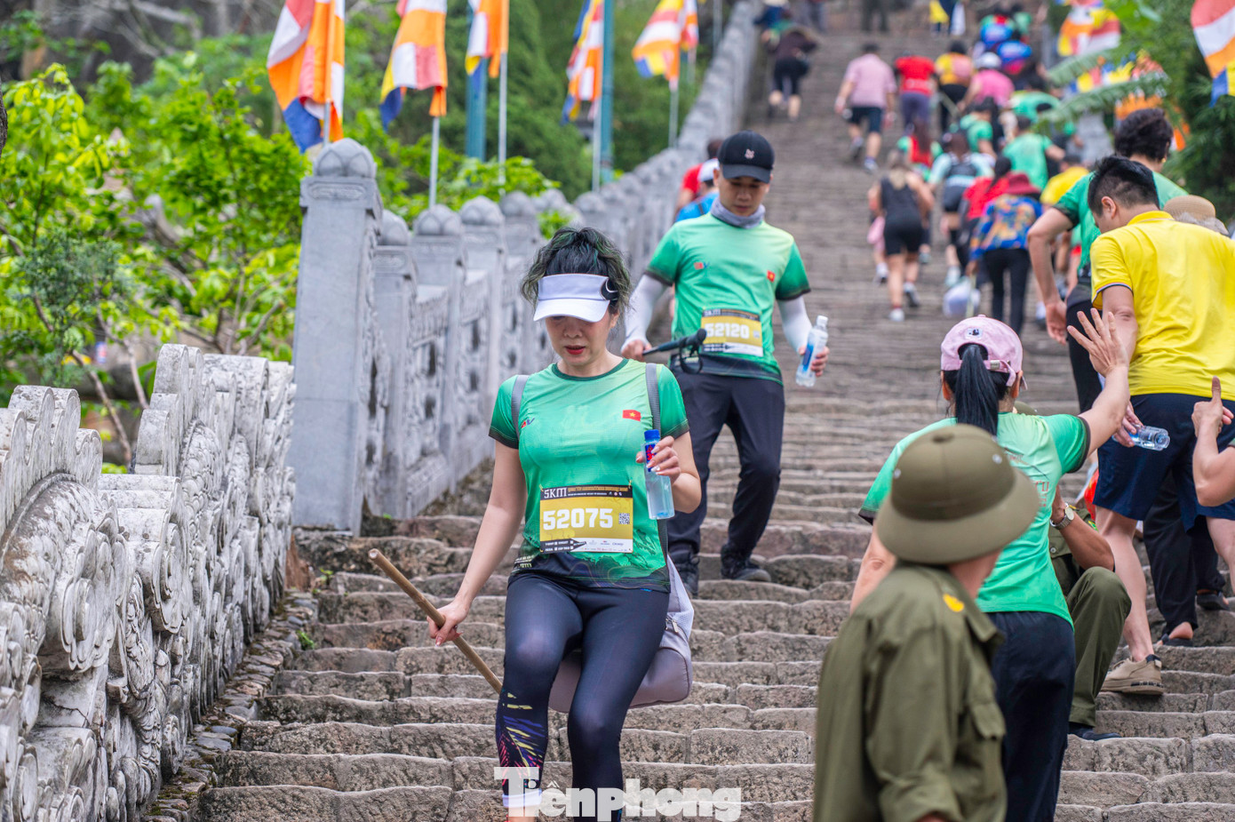 Cung đường xuyên qua những cánh rừng đẹp nhưng cũng là thử thách lớn, các bậc đá cao kéo dài thử thách sức bền và đòi hỏi sự phân bổ sức lực hài hòa cho các vận động viên để có thành tích tốt nhất. Cung đường xuyên qua những cánh rừng đẹp nhưng cũng là thử thách lớn, các bậc đá cao kéo dài thử thách sức bền và đòi hỏi sự phân bổ sức lực hài hòa cho các vận động viên để có thành tích tốt nhất.