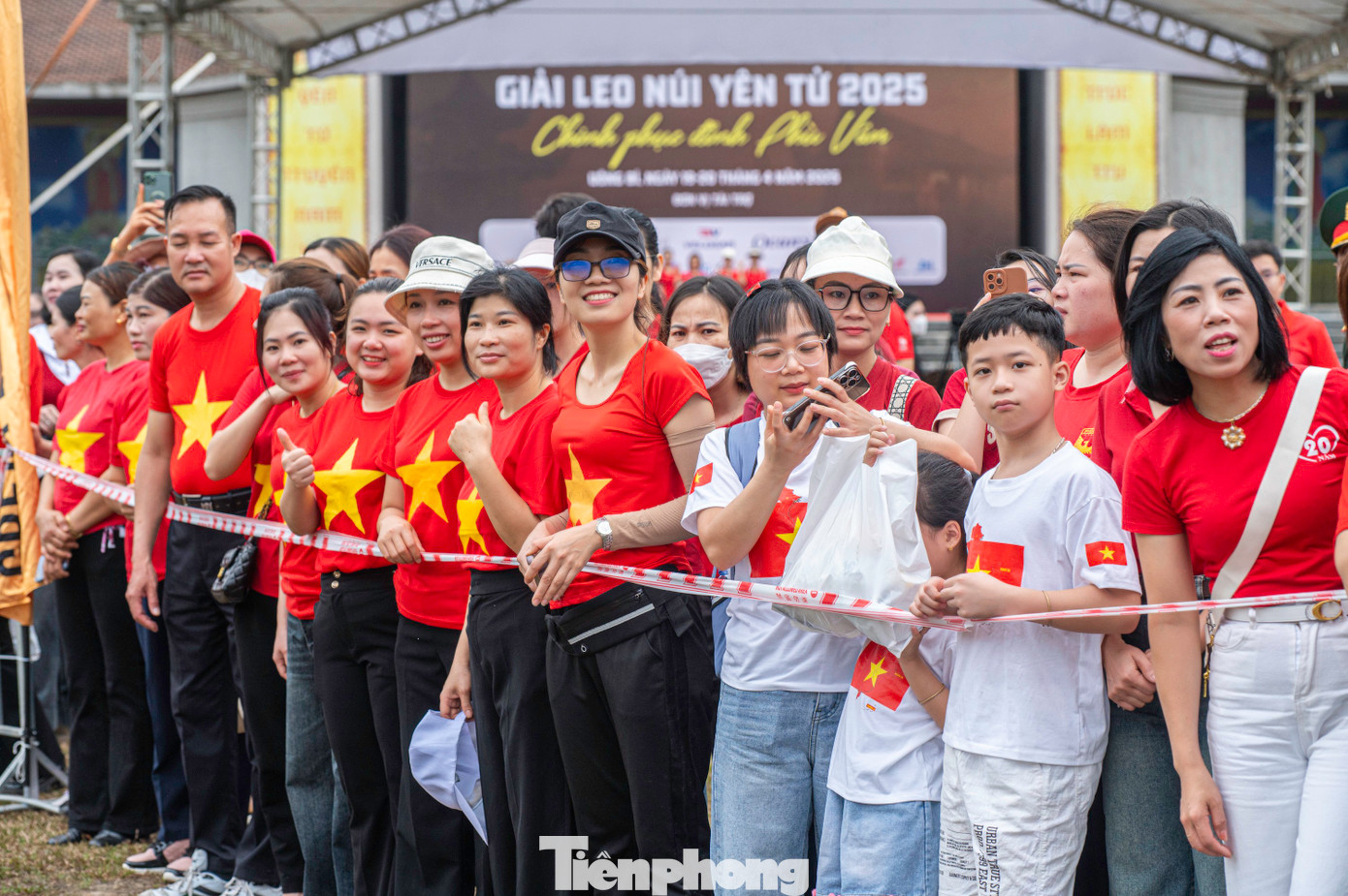 Ngay từ sáng sớm, các vận động viên đã tập trung về quảng trường Trung tâm Văn hóa Trúc Lâm Yên Tử thuộc Khu di tích, danh thắng Yên Tử, TP Uông Bí, tỉnh Quảng Ninh. Ngay từ sáng sớm, các vận động viên đã tập trung về quảng trường Trung tâm Văn hóa Trúc Lâm Yên Tử thuộc Khu di tích, danh thắng Yên Tử, TP Uông Bí, tỉnh Quảng Ninh.