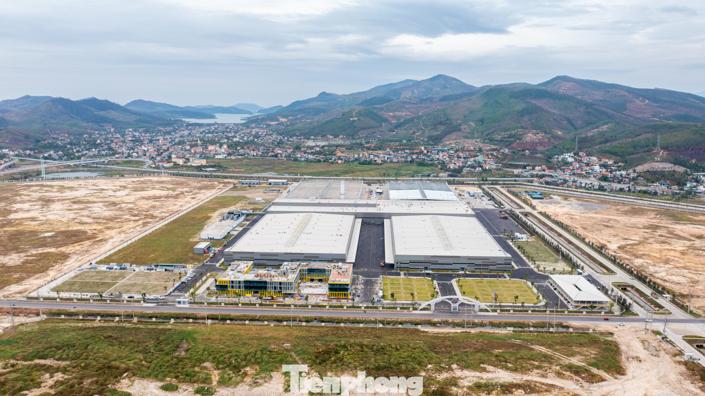 Nhà máy ô tô Thành Công Việt Hưng xây dựng trên diện tích 36,5ha, tại phường Việt Hưng, thành phố Hạ Long; được thiết kế là nơi sản xuất, lắp ráp ô tô thương hiệu Skoda theo chương trình hợp tác đầu tư của hãng ô tô hàng đầu Cộng hòa Séc với Tập đoàn Thành Công. Nhà máy ô tô Thành Công Việt Hưng xây dựng trên diện tích 36,5ha, tại phường Việt Hưng, thành phố Hạ Long; được thiết kế là nơi sản xuất, lắp ráp ô tô thương hiệu Skoda theo chương trình hợp tác đầu tư của hãng ô tô hàng đầu Cộng hòa Séc với Tập đoàn Thành Công.