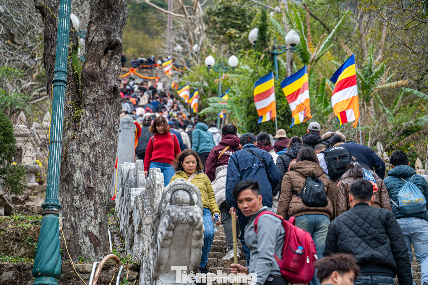 Ngày 10/2, hàng nghìn người dân, khách du lịch và tín đồ Phật giáo hành hương lên núi Yên Tử (thuộc xã Thượng Yên Công, TP Uông Bí, tỉnh Quảng Ninh) để chiêm bái và lễ Phật. Trước đó 3 ngày, chính quyền thành phố Uông Bí và Giáo hội Phật giáo Việt Nam tỉnh Quảng Ninh tổ chức Lễ khai hội Xuân Yên tử 2025.