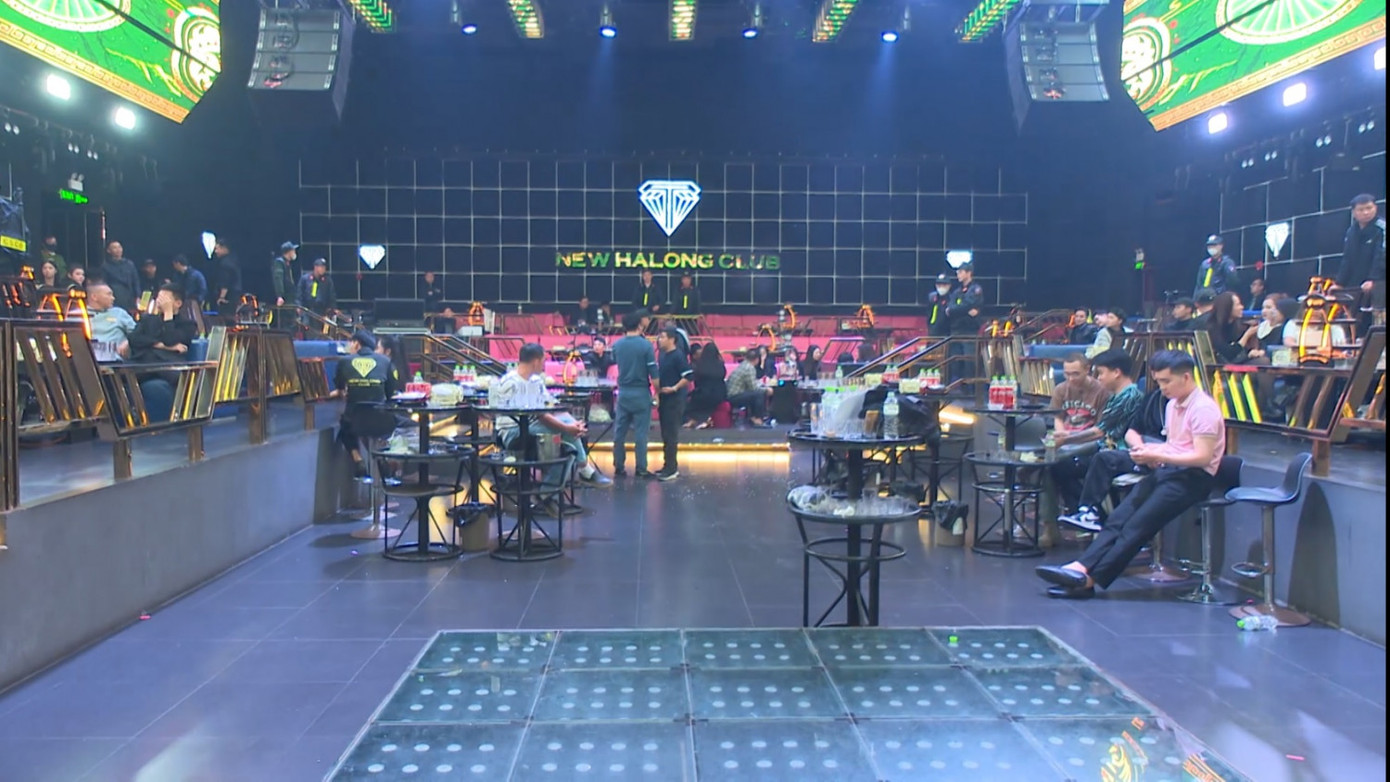 Công an Quảng Ninh tổ chức kiểm tra vũ trường New Hạ Long Club phát hiện nhiều người dương tính với ma túy. Ảnh: Công an cung cấp.