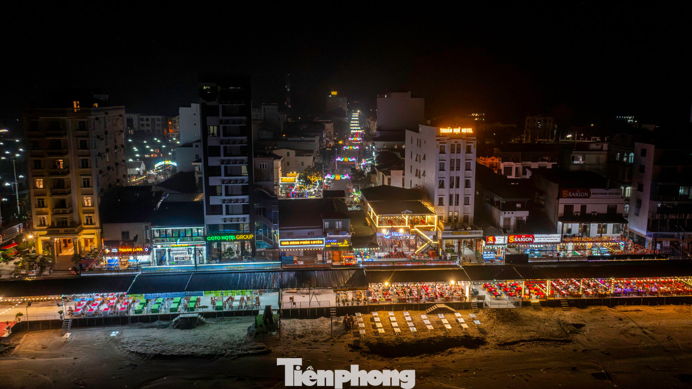 “Chúng tôi cam kết tiếp tục xây dựng Cô Tô trở thành một “đảo xanh đáng sống, đáng đến và đáng nhớ”, nơi hội tụ của giá trị văn hóa, sinh thái và tinh thần Việt Nam” - Bí thư, Chủ tịch UBND huyện Cô Tô khẳng định.