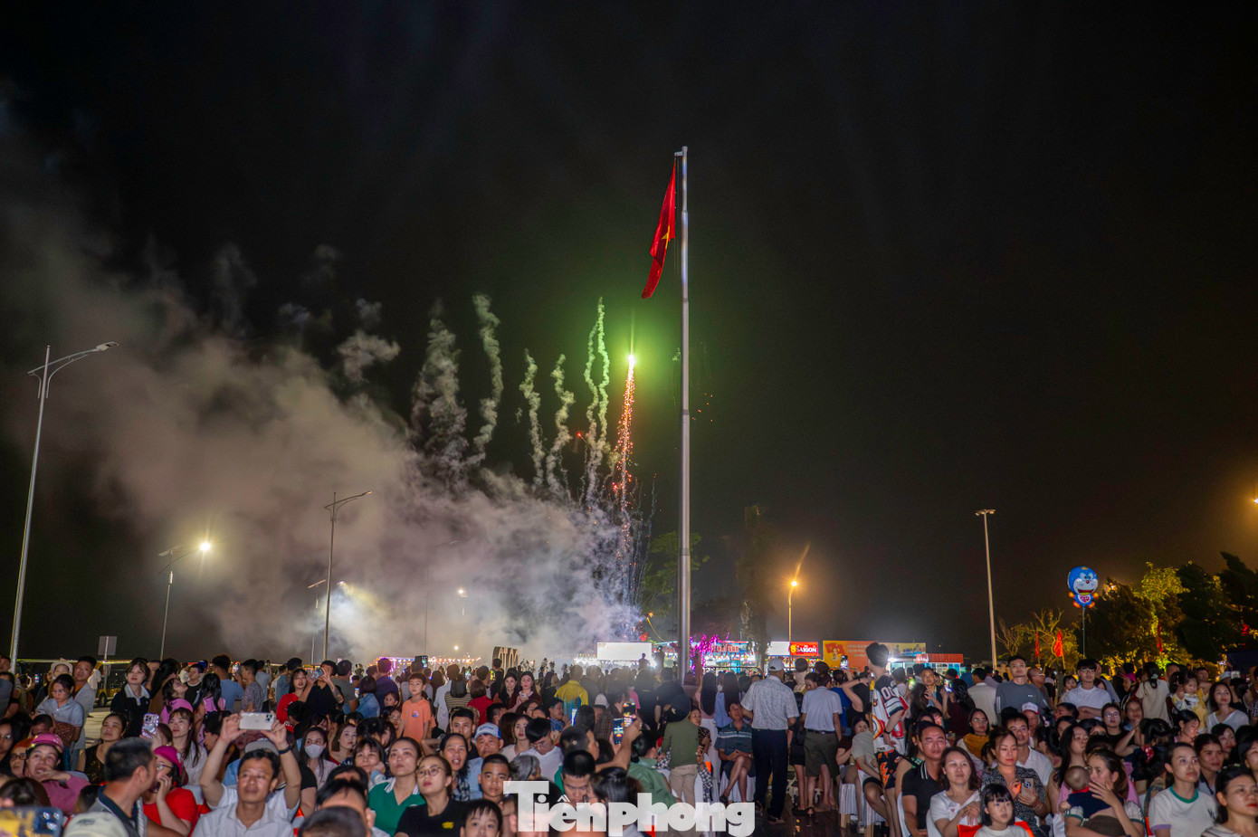 Phần cuối là chương trình bắn pháo bông nghệ thuật đặc sắc ngay sau phần lễ khai mạc” với tổng số 108 giàn pháo hoa nghệ thuật tại tuyến phố ẩm thực (đường Lý Thường Kiệt).