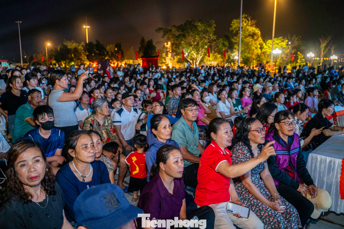 Sự kiện chào mùa du lịch hè 2025 của huyện Cô Tô thu hút được trên 2.000 người dân và du khách, trong đó có nhiều du khách nước ngoài tham gia.