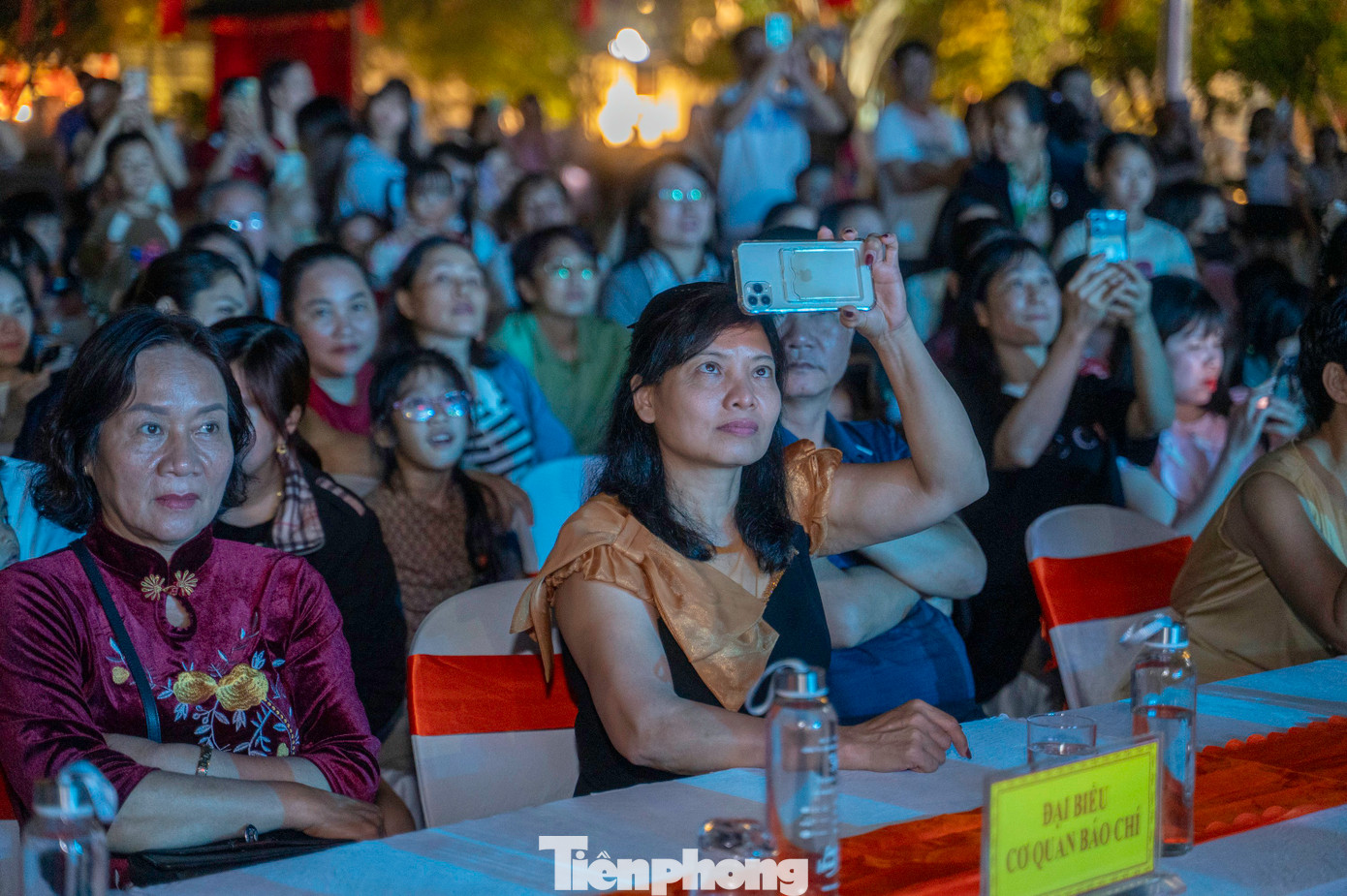 Sự kiện chào mùa du lịch hè 2025 của huyện Cô Tô thu hút được trên 2.000 người dân và du khách, trong đó có nhiều du khách nước ngoài tham gia.