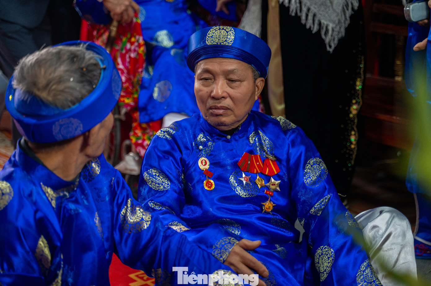 Cụ Nguyễn Thanh Quỳnh (80 tuổi, đến từ phường Phong Cốc), chia sẻ những năm 1434, 17 vị tiên công đã rời quê hương kinh thành Thăng Long xuôi theo dòng sông Hồng về vùng này lập nghiệp, khai canh, mở đất mở ra vùng đảo Hà Nam ngày nay.