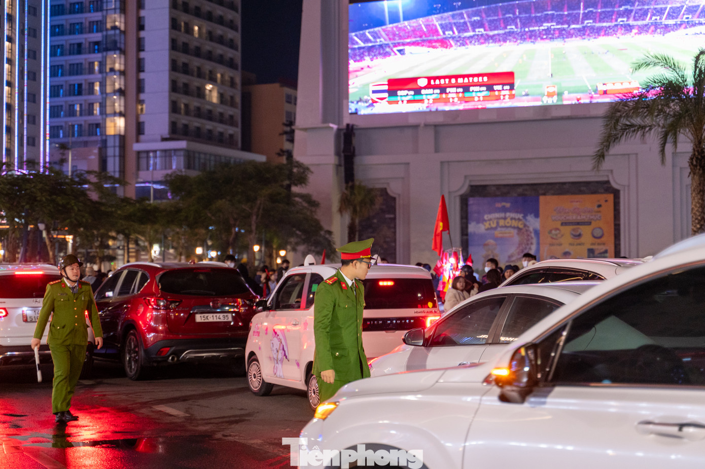 Đại diện Công an TP Hạ Long, cho biết để đảm bảo trật tự, an toàn giao thông, lực lượng công an ra quân, ứng trực 100% quân số triển khai các biện pháp đảm bảo trật tự an toàn giao thông, kiểm tra kiểm soát trên các tuyến đường tuyên truyền người dân chấp hành luật lệ giao thông.