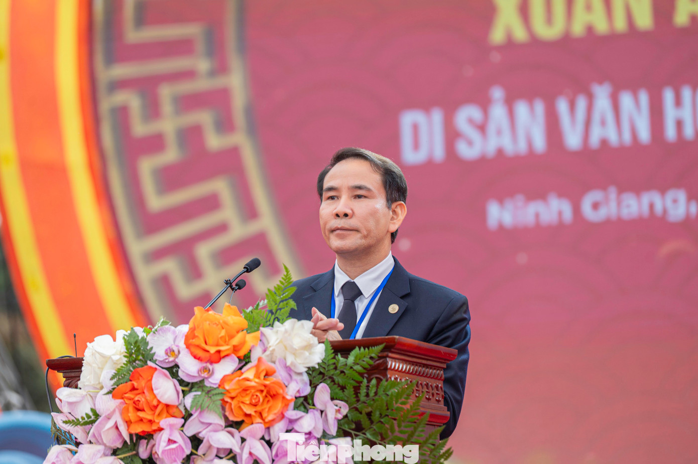 Chia sẻ với báo Tiền Phong, ông Nguyễn Thành Vạn, Phó chủ tịch UBND huyện Ninh Giang, cho biết Lễ hội đền Tranh năm nay được tổ chức bài bản, công phu và mang đầy màu sắc. Năm nay cũng là năm lễ hội được tổ chức với quy mô lớn nhất từ trước tới nay. Chia sẻ với báo Tiền Phong, ông Nguyễn Thành Vạn, Phó chủ tịch UBND huyện Ninh Giang, cho biết Lễ hội đền Tranh năm nay được tổ chức bài bản, công phu và mang đầy màu sắc. Năm nay cũng là năm lễ hội được tổ chức với quy mô lớn nhất từ trước tới nay.