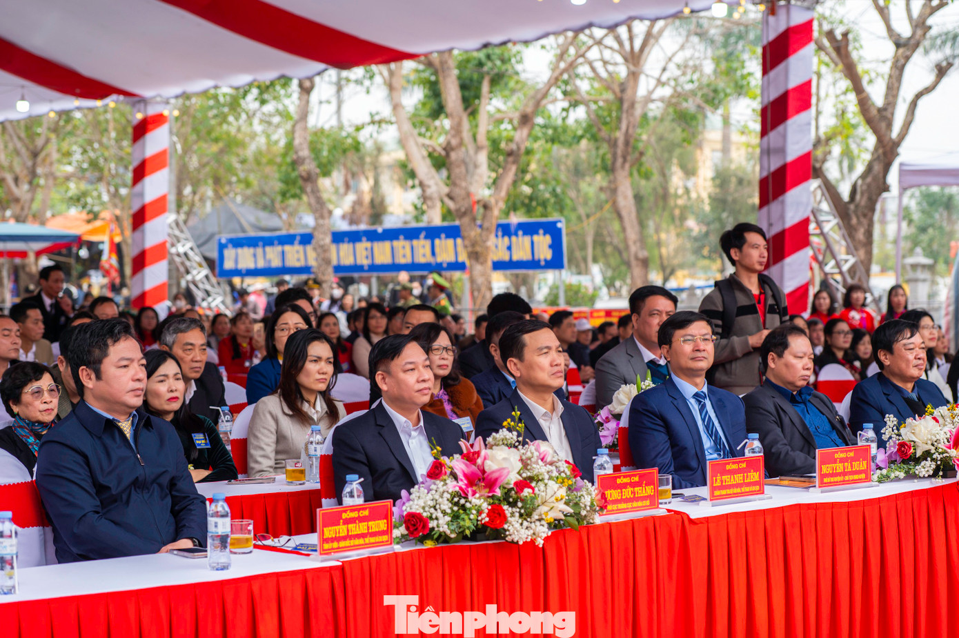 Tham dự lễ khai hội có ông Phạm Tất Thắng, Ủy viên Trung ương Đảng, Phó Trưởng Ban Tuyên giáo và Dân vận Trung ương, đại diện Cục Di sản, Bộ Văn hóa - Thể thao và Du lịch. Tham dự lễ khai hội có ông Phạm Tất Thắng, Ủy viên Trung ương Đảng, Phó Trưởng Ban Tuyên giáo và Dân vận Trung ương, đại diện Cục Di sản, Bộ Văn hóa - Thể thao và Du lịch.