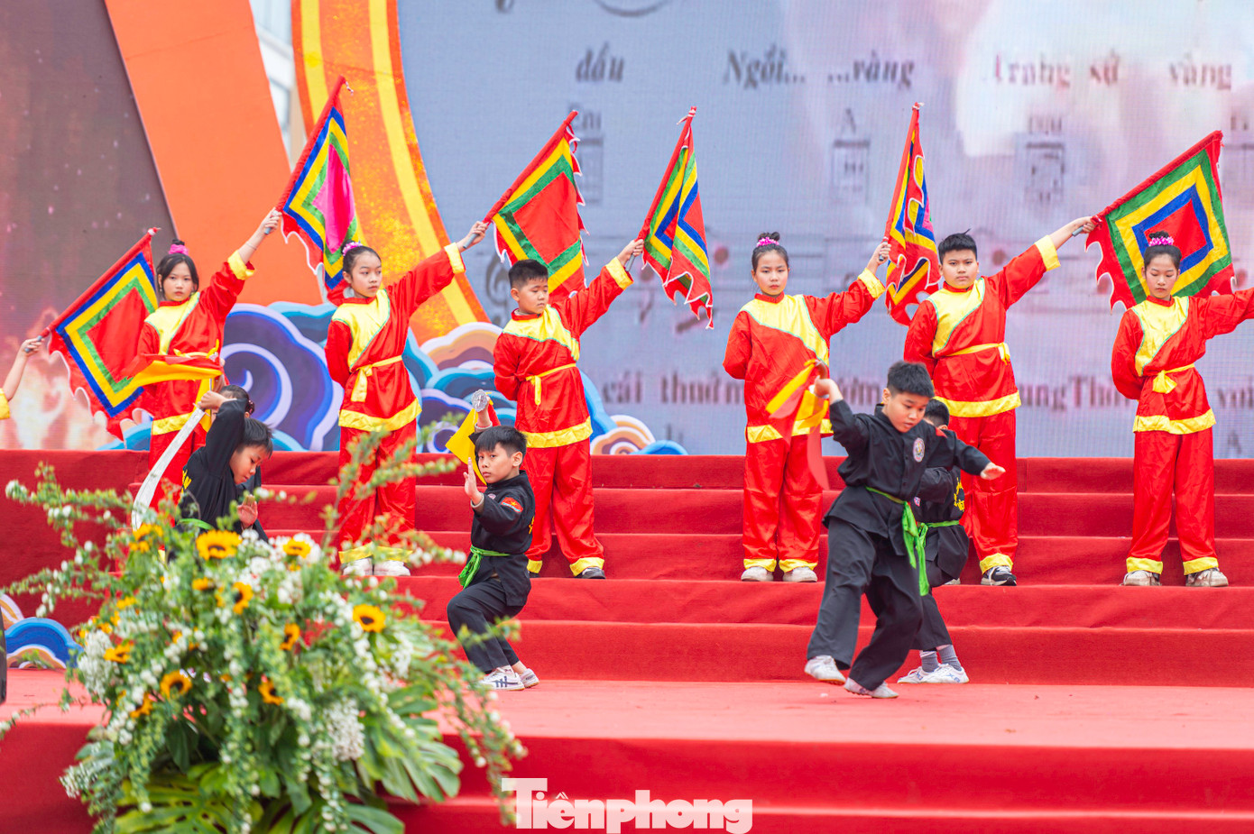 Màn biểu diễn võ thuật của các câu lạc bộ đến từ huyện Ninh Giang. Màn biểu diễn võ thuật của các câu lạc bộ đến từ huyện Ninh Giang.