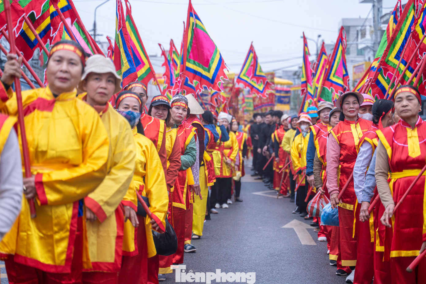 Đoàn rước được chia nhiều bộ phần gồm đội rồng lân, đội cờ lọng, đội bát bửu và đội rước kiệu... Đoàn rước được chia nhiều bộ phần gồm đội rồng lân, đội cờ lọng, đội bát bửu và đội rước kiệu...