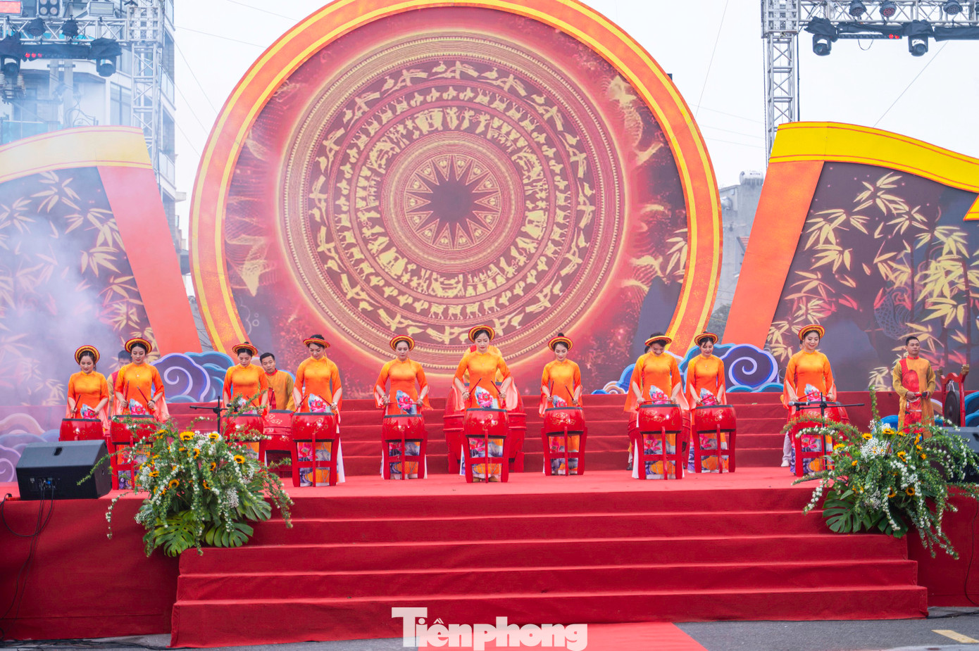 Điểm nhấn là màn trống hội do UBND huyện dàn dựng. Đây là lần đầu tiên tại Lễ hội đền Tranh có màn trống hội mang đậm đà bản sắc văn hóa Việt. Điểm nhấn là màn trống hội do UBND huyện dàn dựng. Đây là lần đầu tiên tại Lễ hội đền Tranh có màn trống hội mang đậm đà bản sắc văn hóa Việt.