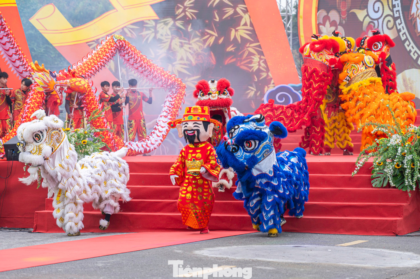 Màn múa rồng, lân đến từ câu lạc bộ lân sư rồng Lạng Sơn. Màn múa rồng, lân đến từ câu lạc bộ lân sư rồng Lạng Sơn.