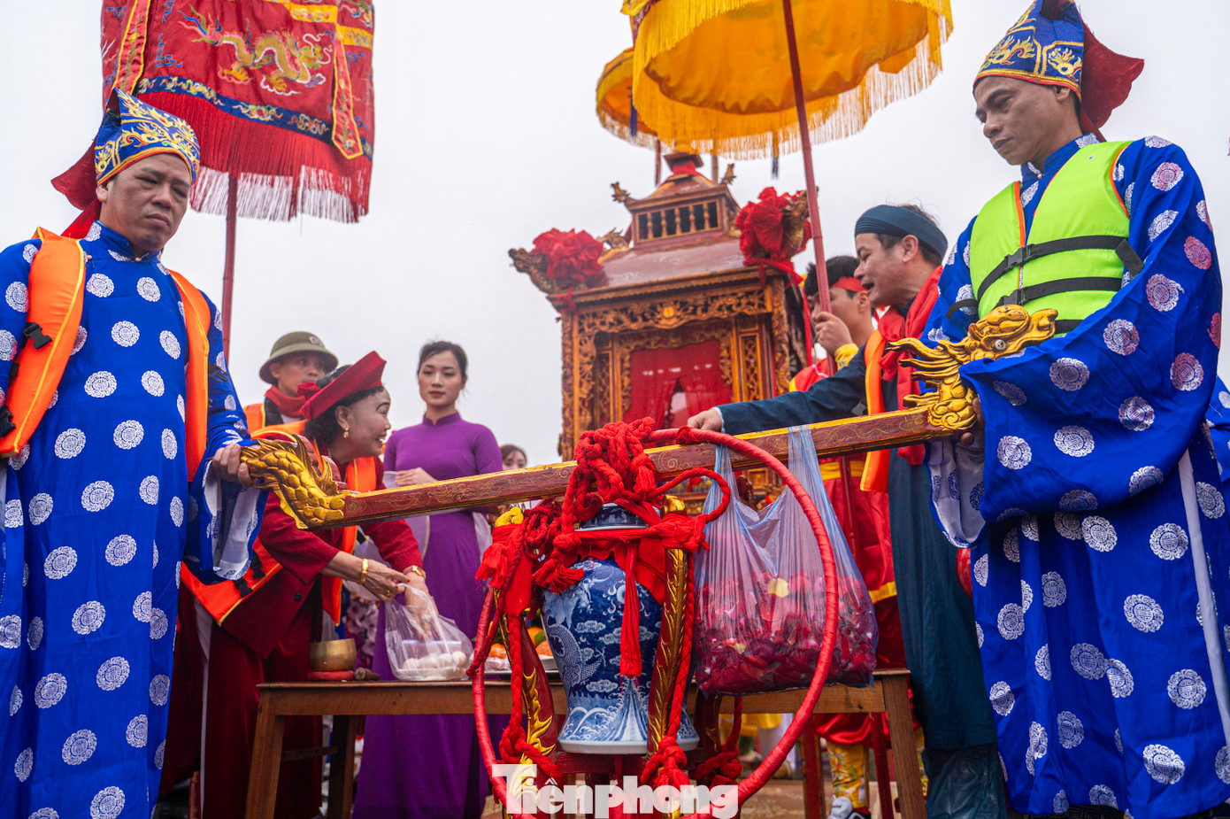 Khu vực lấy nước là nằm tại ngã ba sông Luộc, đây là một dòng chảy lớn mà sông Hồng đổ xuống từ Hưng Yên chảy vào Hải Dương, chảy quanh làng Tranh Xuyên. Người dân Tranh Xuyên gọi dòng sông này là sông Chanh. Khu vực lấy nước là nằm tại ngã ba sông Luộc, đây là một dòng chảy lớn mà sông Hồng đổ xuống từ Hưng Yên chảy vào Hải Dương, chảy quanh làng Tranh Xuyên. Người dân Tranh Xuyên gọi dòng sông này là sông Chanh.
