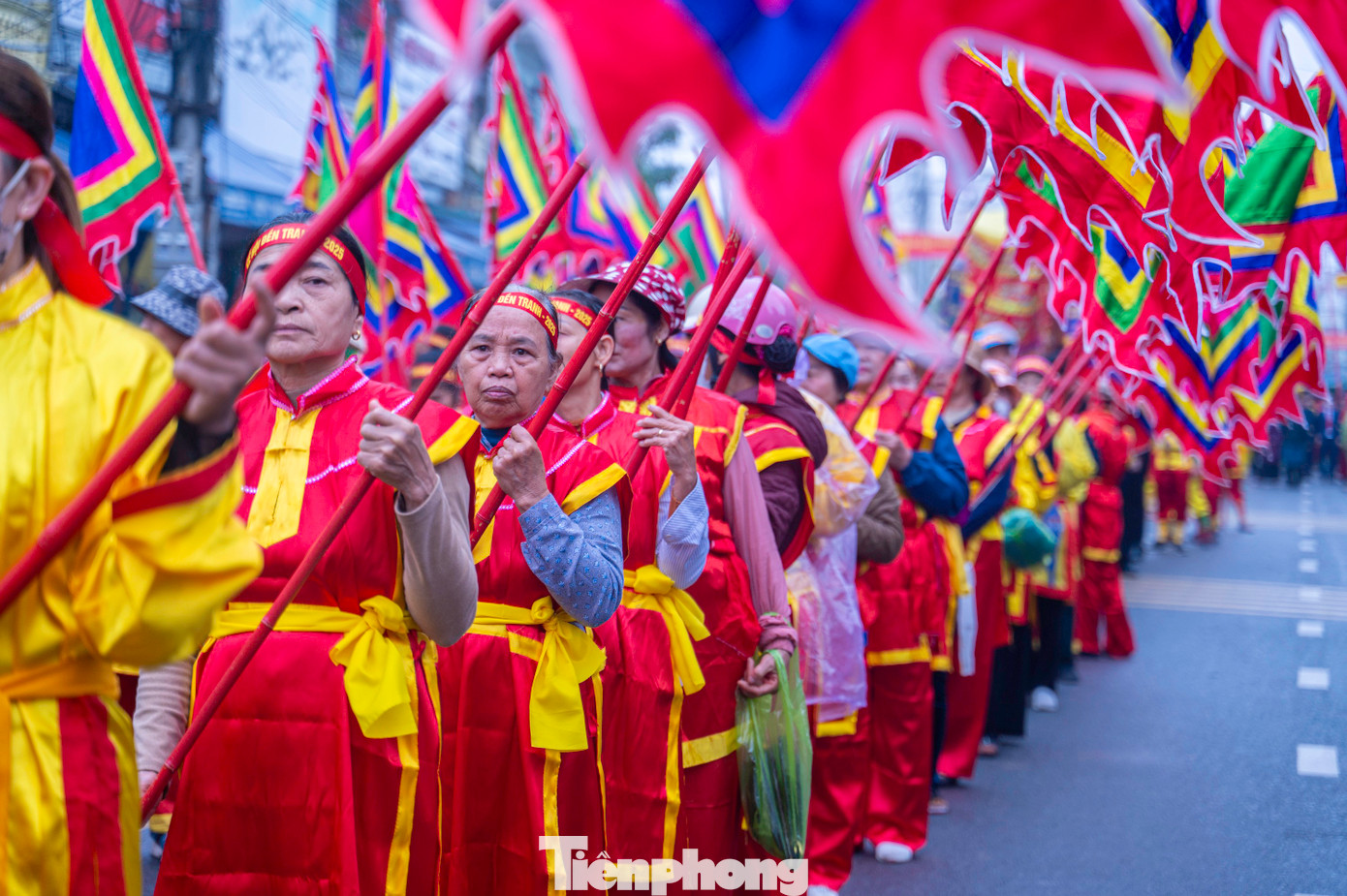 Đoàn rước được chia nhiều bộ phần gồm đội rồng lân, đội cờ lọng, đội bát bửu và đội rước kiệu... Đoàn rước được chia nhiều bộ phần gồm đội rồng lân, đội cờ lọng, đội bát bửu và đội rước kiệu...