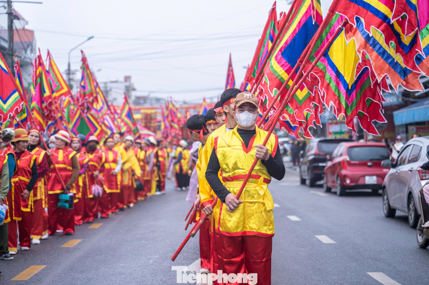 Đoàn rước được chia nhiều bộ phần gồm đội rồng lân, đội cờ lọng, đội bát bửu và đội rước kiệu... Đoàn rước được chia nhiều bộ phần gồm đội rồng lân, đội cờ lọng, đội bát bửu và đội rước kiệu...