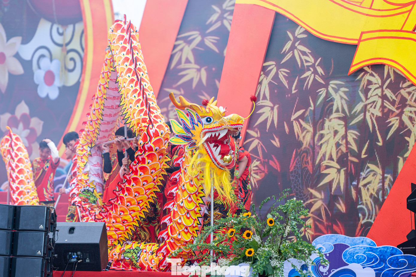 Màn múa rồng, lân đến từ câu lạc bộ lân sư rồng Lạng Sơn. Màn múa rồng, lân đến từ câu lạc bộ lân sư rồng Lạng Sơn.