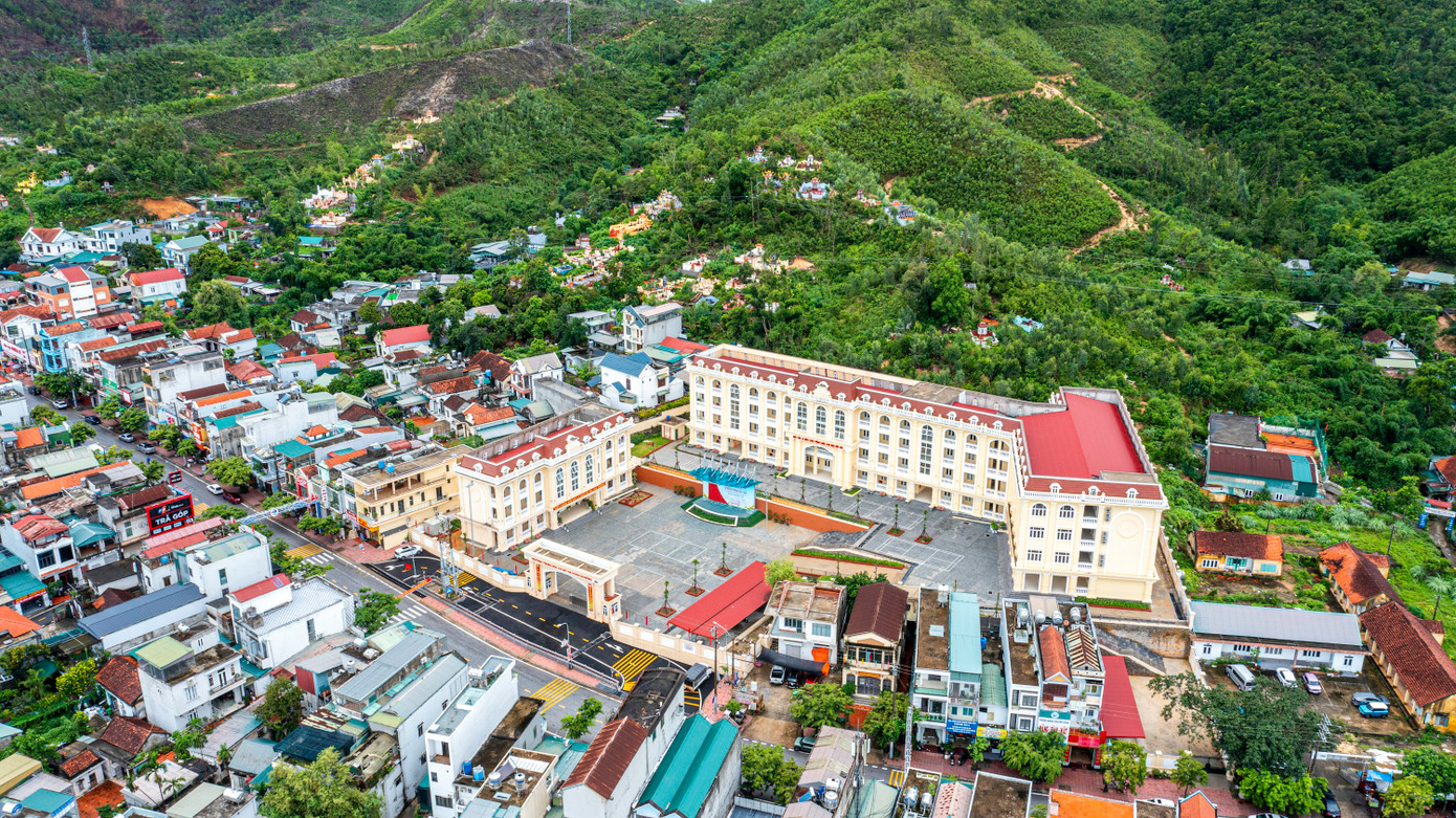 Cùng với đó, đặc khu Vân Đồn đang đẩy mạnh đầu tư xây dựng các công trình công ích như bệnh viện, trường học, trung tâm thể dục thể thao, công trình văn hóa....