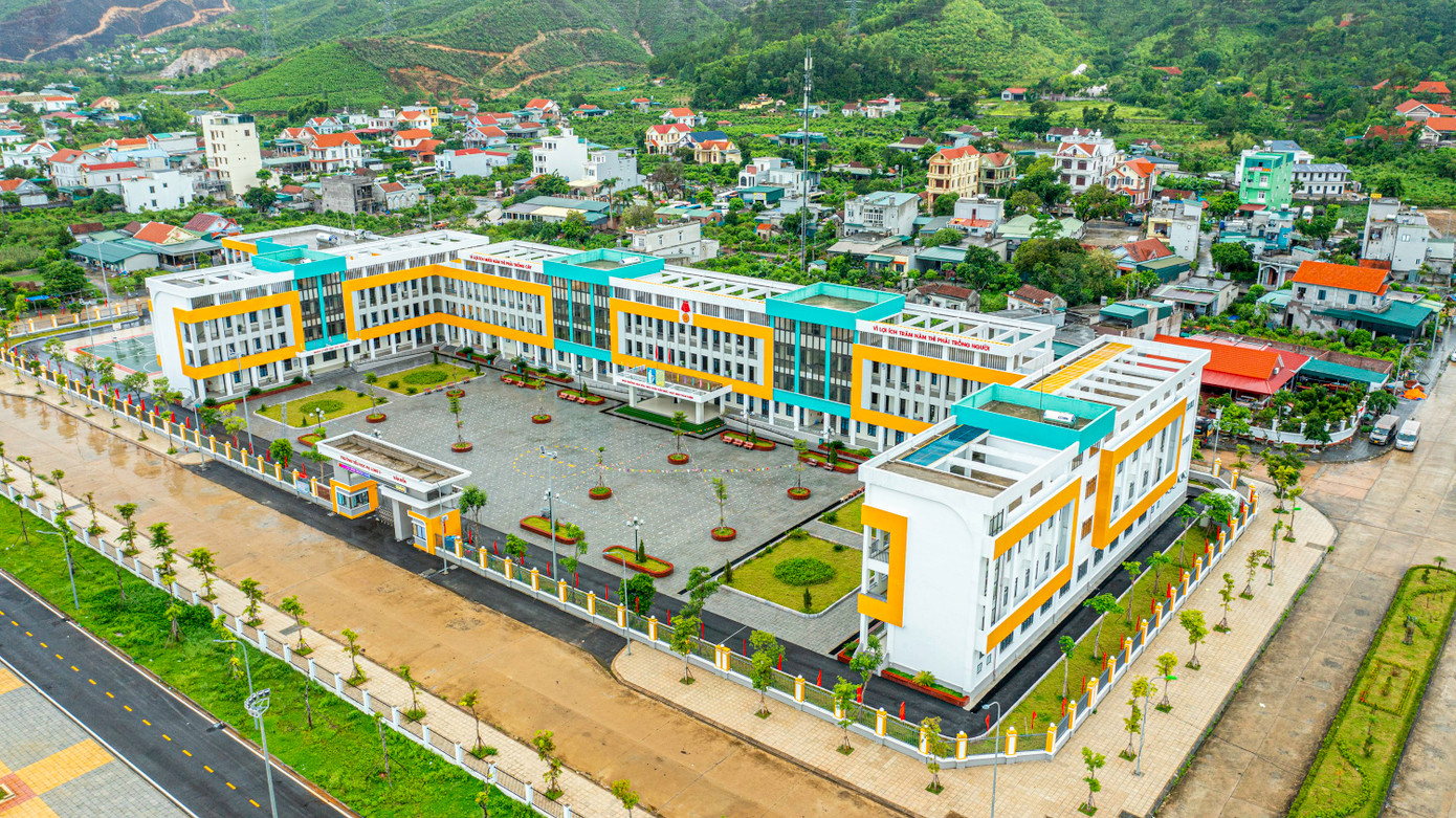 Cùng với đó, đặc khu Vân Đồn đang đẩy mạnh đầu tư xây dựng các công trình công ích như bệnh viện, trường học, trung tâm thể dục thể thao, công trình văn hóa....