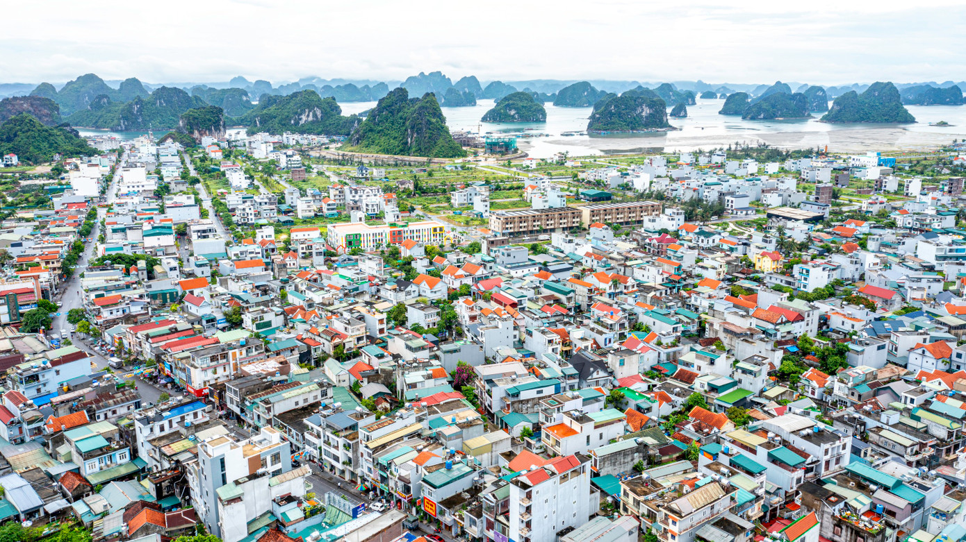 Từ ngày 1/7, tỉnh Quảng Ninh triển khai chính quyền hai cấp, thành lập 52 đơn vị hành chính cấp phường, xã và 2 đặc khu, trong đó có đặc khu Vân Đồn.