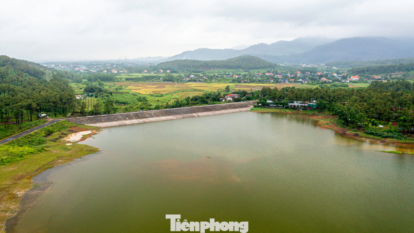 Tại lễ khởi công, ông Nghiêm Xuân Cường, Phó Chủ tịch UBND tỉnh Quảng Ninh, nhấn mạnh việc triển khai xây dựng sân golf Uông Bí sẽ tạo ra sản phẩm du lịch mới, hấp dẫn du khách trong và ngoài nước. Đồng thời, tạo việc làm cho người dân, góp phần thúc đẩy kinh tế - xã hội của địa phương, cũng như thực hiện mục tiêu tăng trưởng kinh tế hai con số của tỉnh Quảng Ninh năm 2025.