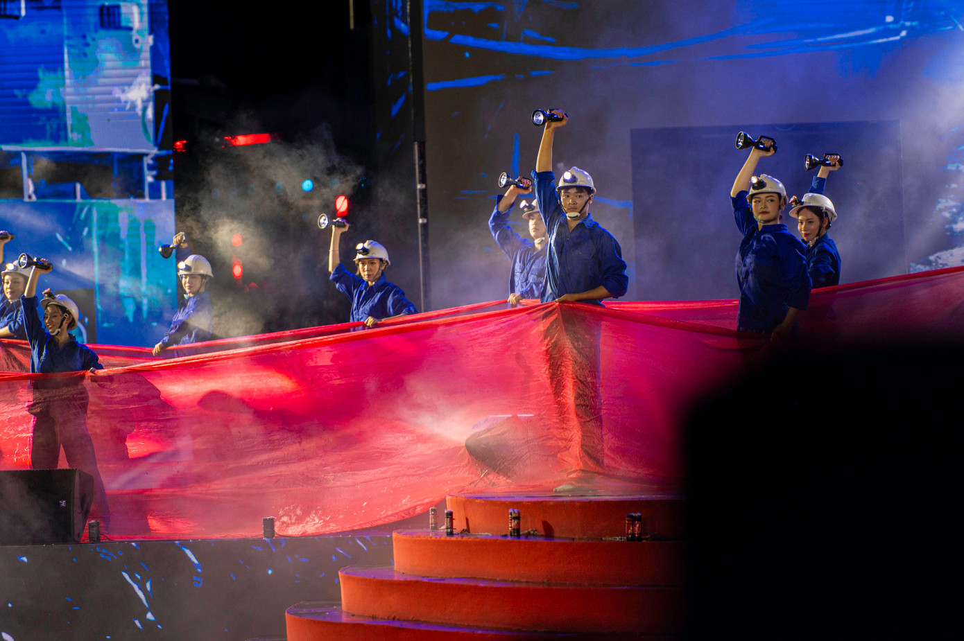 Đồng thời, tiếp tục củng cố tinh thần đoàn kết, sự đồng thuận trong nhân dân và toàn hệ thống chính trị về công tác triển khai thực hiện sắp xếp tổ chức bộ máy và đơn vị hành chính các cấp trên địa bàn tỉnh.